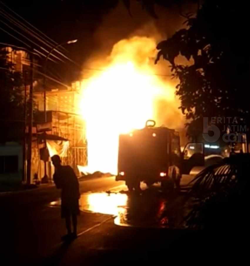 Mobil Pikap Muat Solar Terbakar di Paciran Lamongan