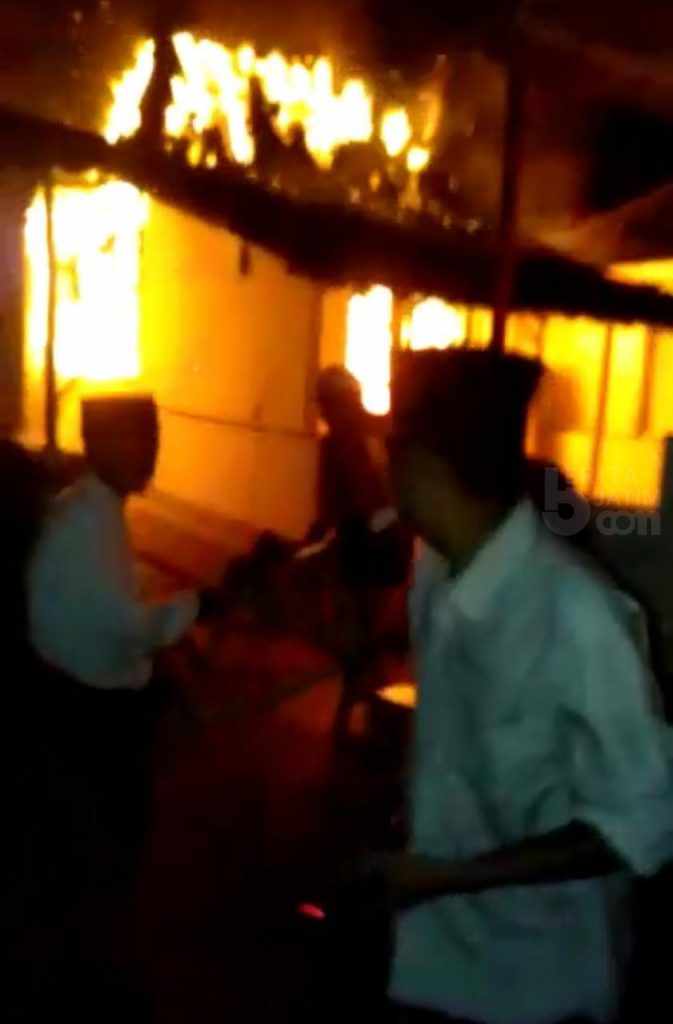 Ditinggal Imtihanan, Rumah Warga Sumenep Ludes Terbakar