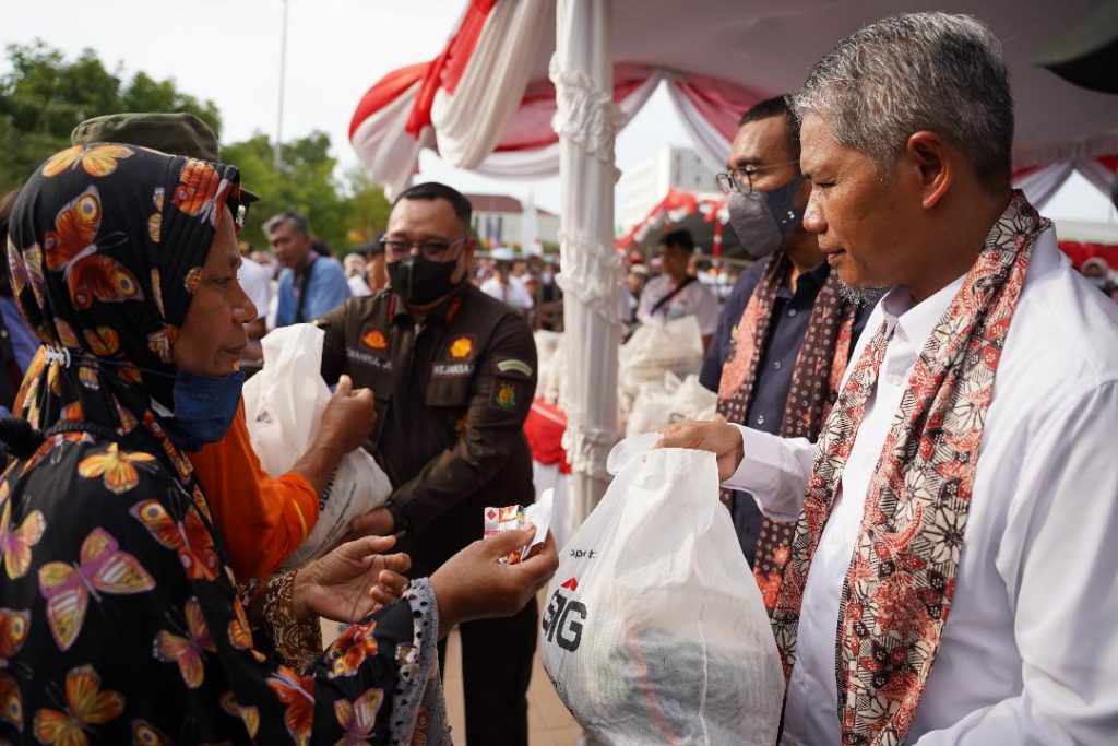 Sembako Murah PT SIG Ludes Terjual di Pasar Murah dan Bazar UMKM BUMN
