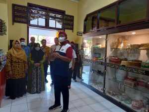 Akhir Pekan, Bupati Sumenep Kunjungi Mall UMKM, Cicipi Kopi Jamu