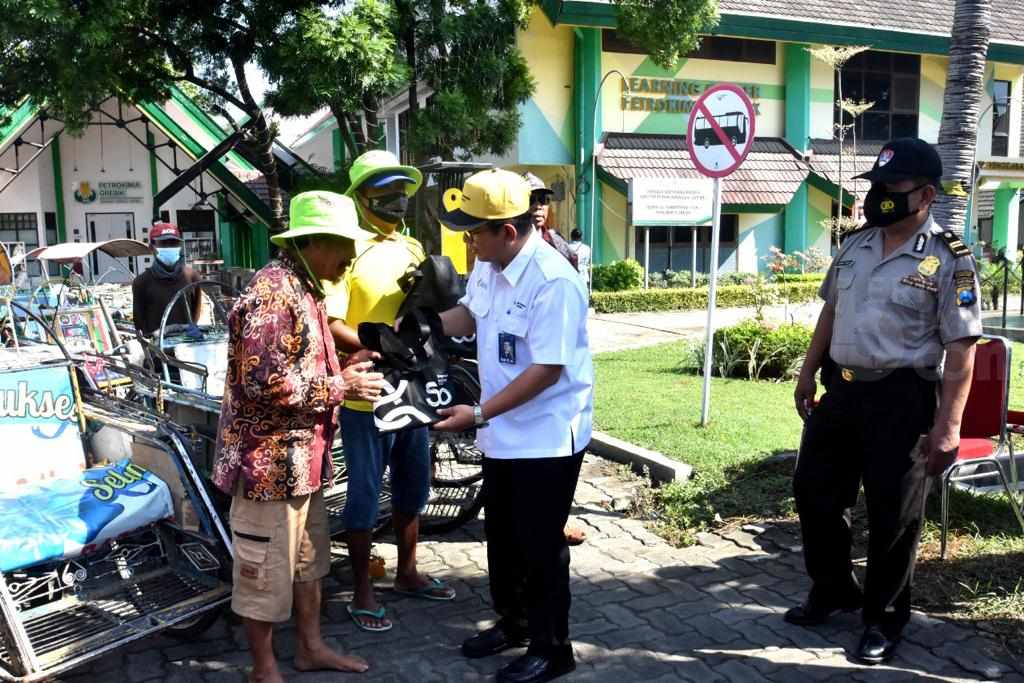Ribuan Abang Becak Ring Satu Petrokimia Gresik Tersenyum Sumringah