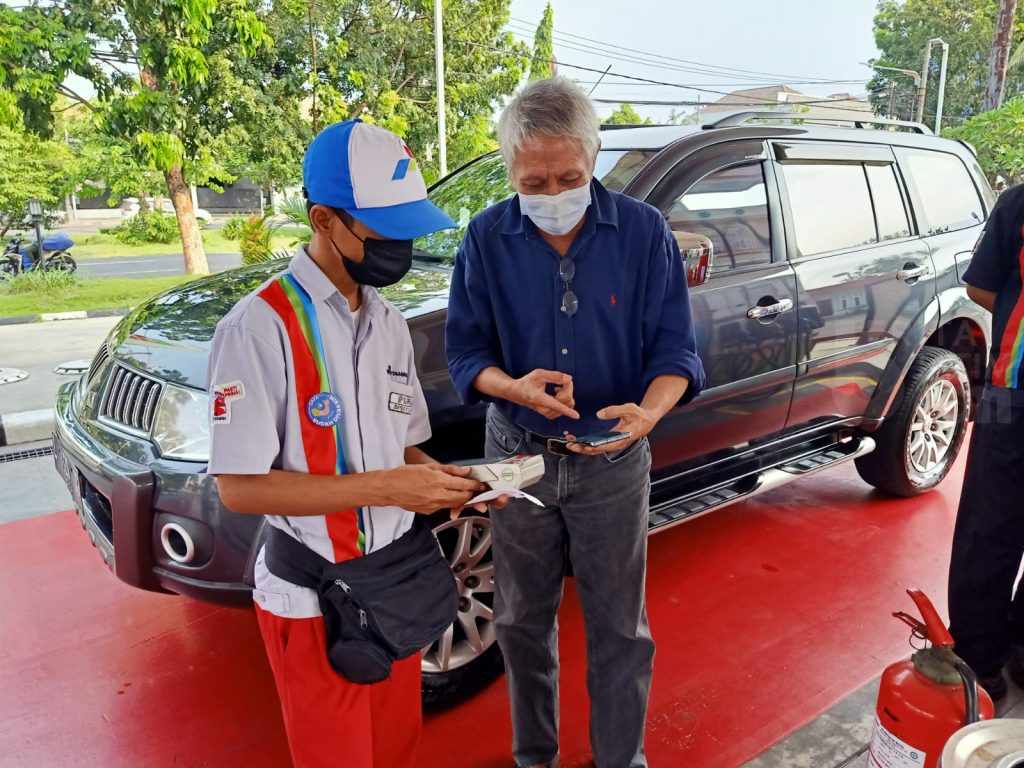 Tenang, Pertalite dan Solar Subsidi Masih Bisa Dibeli Pakai Uang Tunai