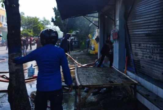 Tumpahan Bensin Sambar Kompor Gas, Ruko di Sampang Terbakar