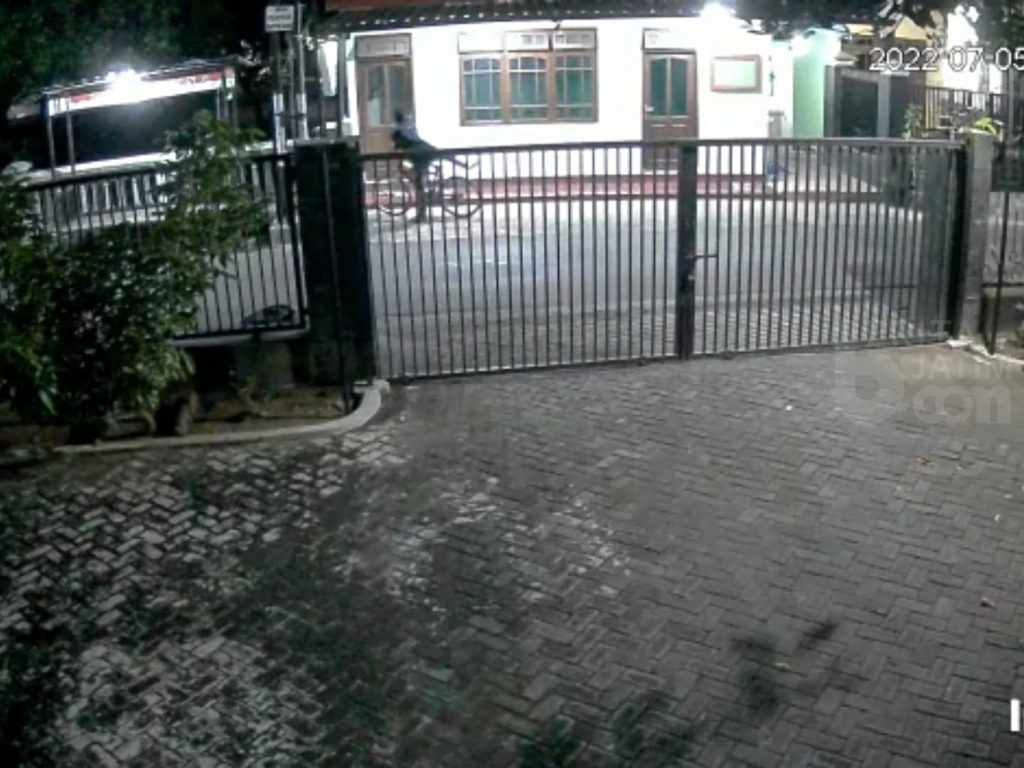 Pencuri Kotak Amal di Musala Al Bashitu Kota Kediri Tertangkap CCTV