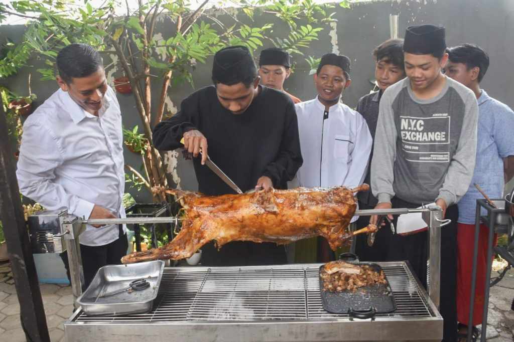 Wali Kota Kediri Berbagi Bersama Anak Asuh Yayasan Al-Aqobah