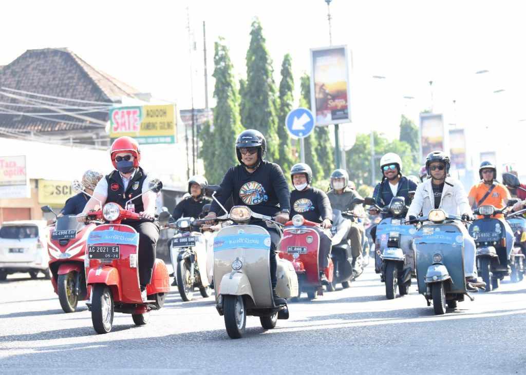 Wali Kota dan Bupati Kediri Ikut Rolling Thunder Vespa