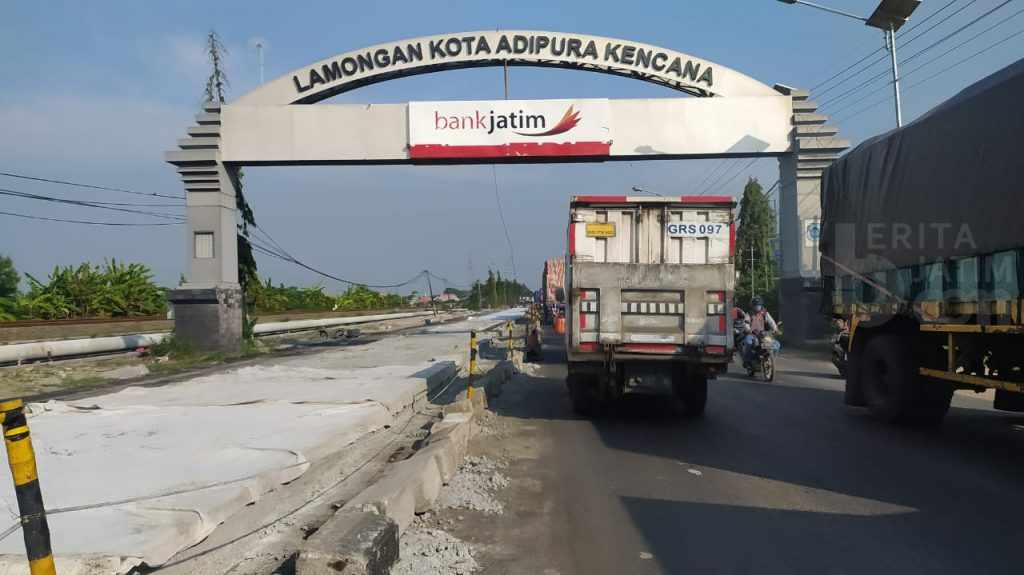 Jalur Poros Nasional Lamongan-Gresik Dicor dan Diberlakukan Contraflow, Ini Jalur Alternatifnya