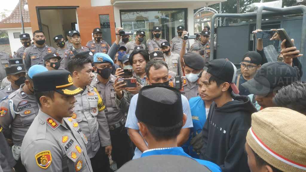 Polisi Sayangkan Aksi Ricuh Saat Demo Mahasiswa Tolak RUU KUHP di Probolinggo