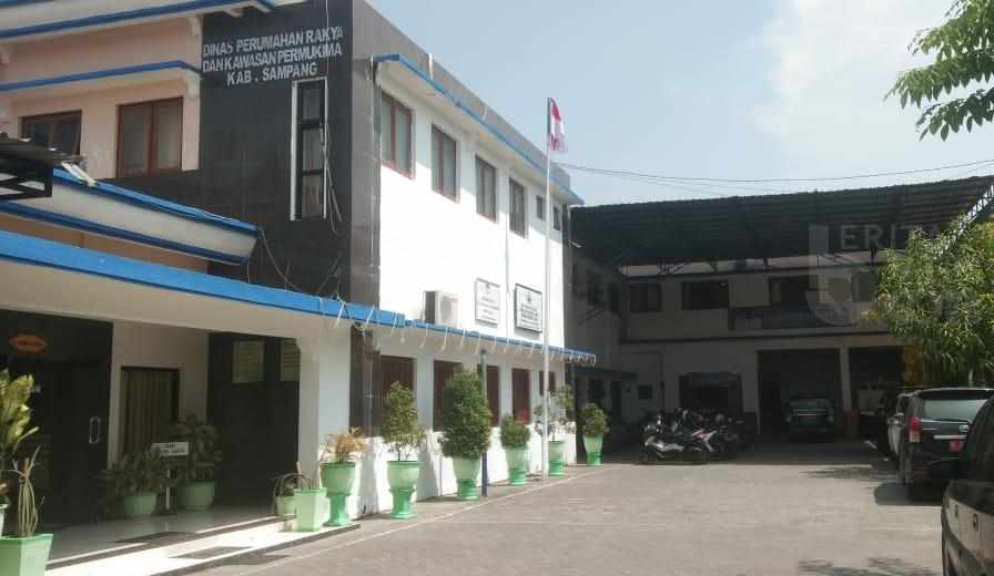 Warga Kurang Mampu di Sampang Terima Bantuan Bedah Rumah