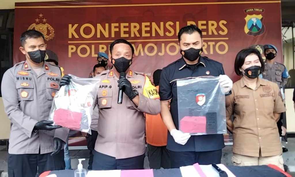 Ajak Nonton Video Porno, Oknum Guru Ngaji di Mojokerto Cabuli Santri Laki-laki