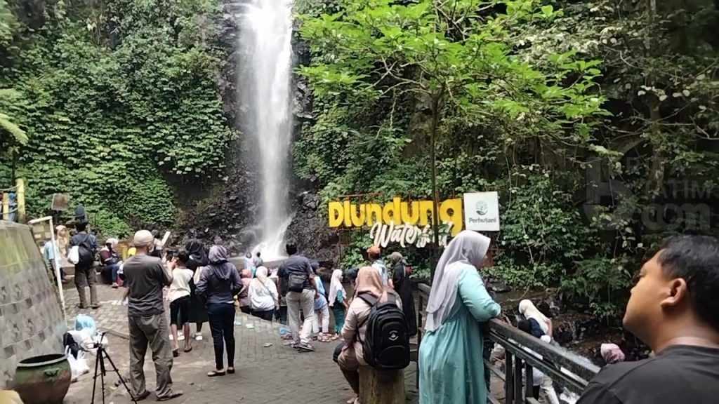 Libur Akhir Sekolah, Air Terjun Dlundung Trawas Mojokerto Diserbu Pengunjung