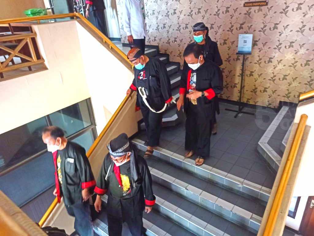 Selama Gelaran Grebeg Suro, ASN Laki-laki di Ponorogo Pakai Penadon
