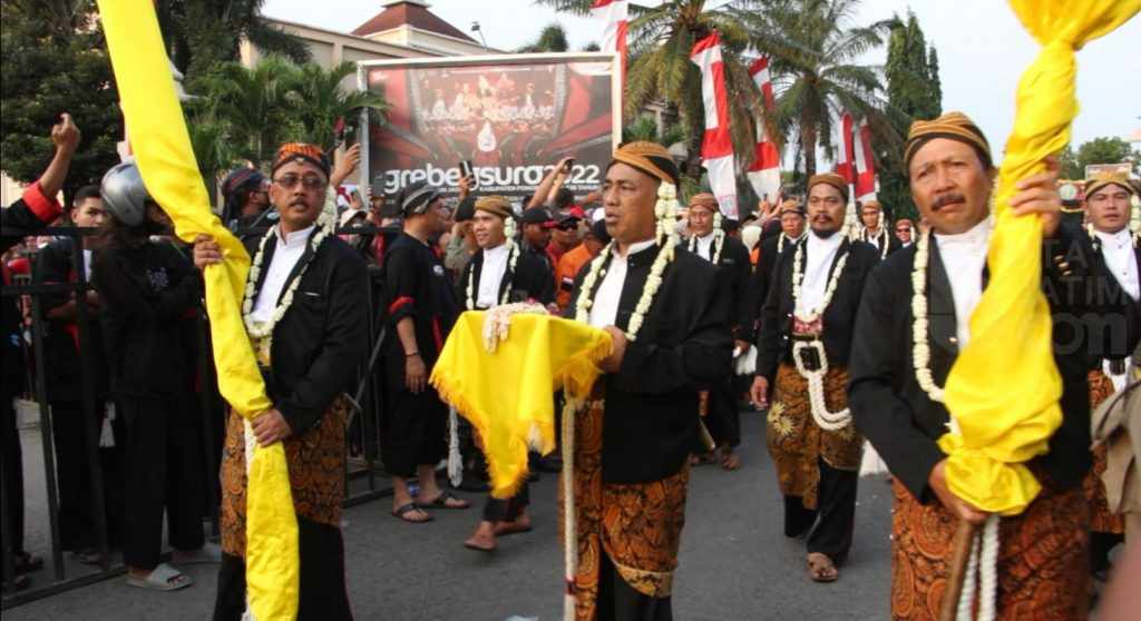 Kirab Pusaka Sambut Muharram, Bupati Sugiri : Teladani Spirit Hijrah Rosulullah