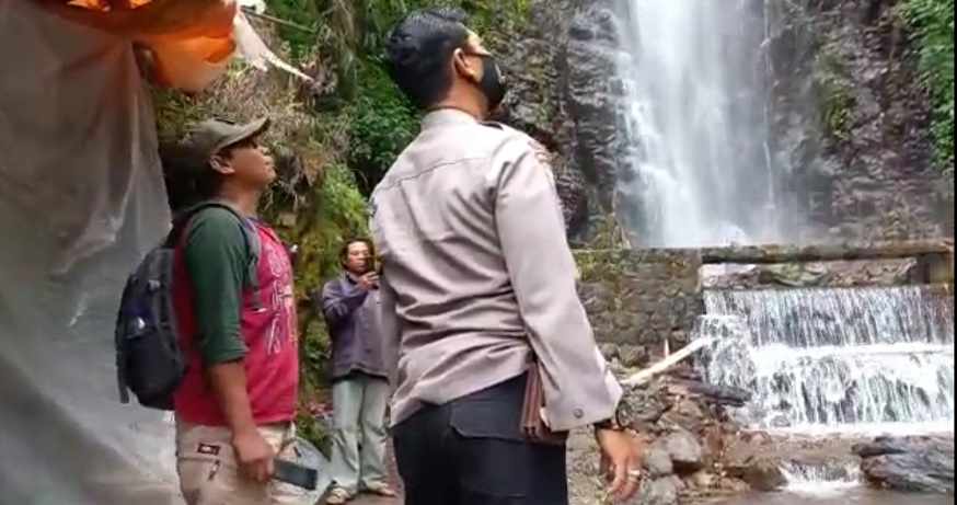 Wisatawan Tewas Usai Kejatuhan Batu di Air Terjun Tirtosari Magetan