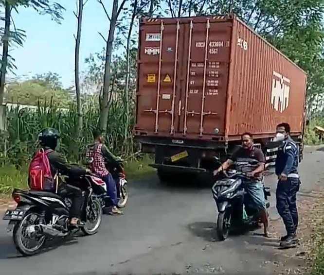 Jalan III-C Sering Dilalui Kendaraan Bertonase Tinggi, Anggota DPRD Probolinggo Minta Dishub Tegas