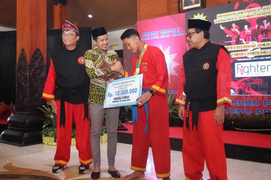 Pengukuhan Pendekar Tapak Suci Jatim, Wabup Trenggalek Beri Ucapan Selamat