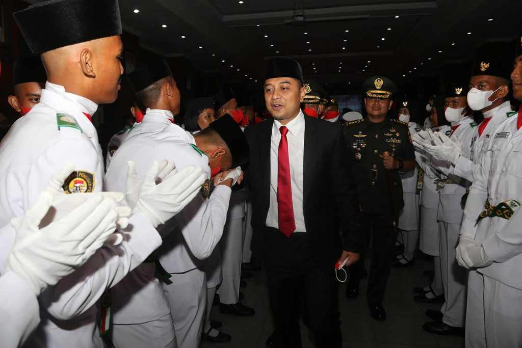 HUT Ke-77 RI, Paskibraka Surabaya Formasi Lengkap