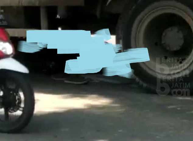 Habis Jemput Sekolah, Ibu dan 2 Anak Terlindas Truk di Gresik