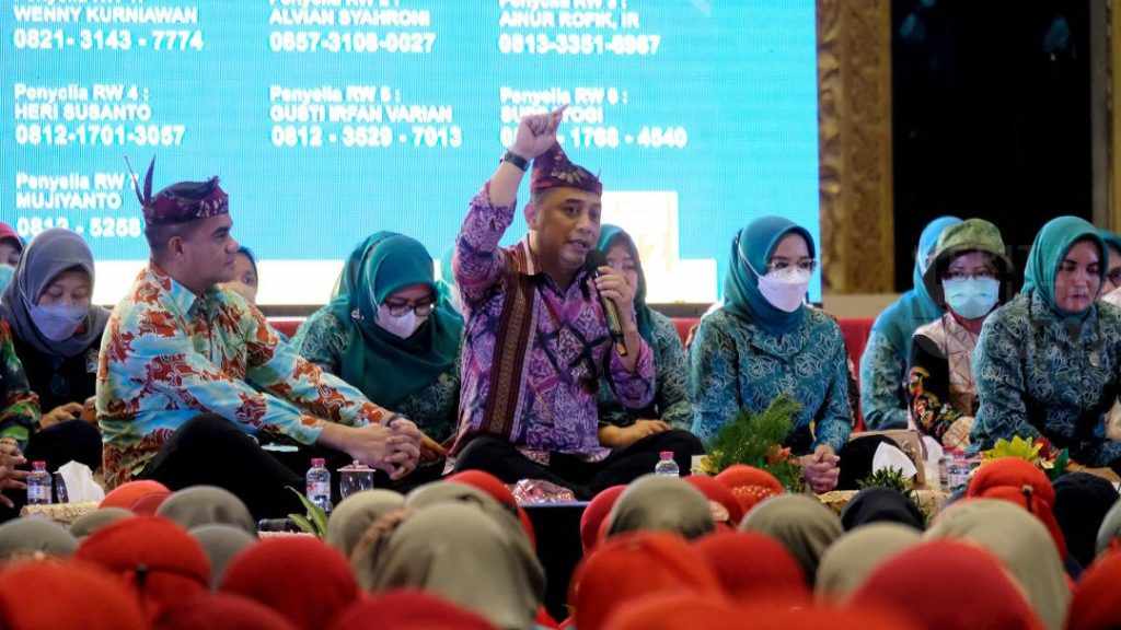 Curhat Air PDAM Keruh, Wali Kota Surabaya Minta Warga Bersabar