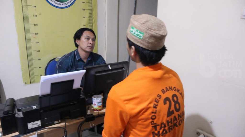 Paman Ngawur, Keponakan Disuruh Jualan Sabu