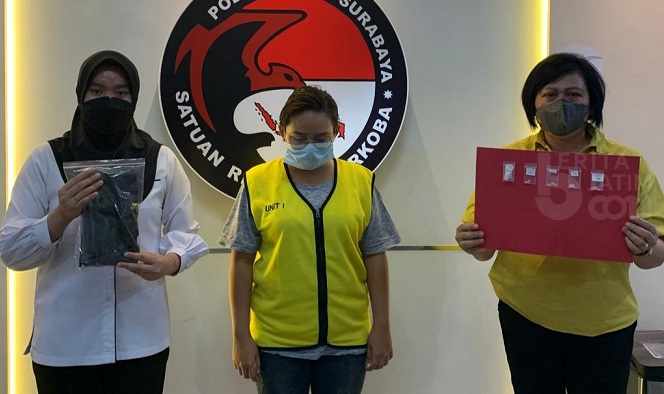 Sembunyikan Sabu di Kotak Earphone, Mama Muda di Surabaya Ditangkap Polisi