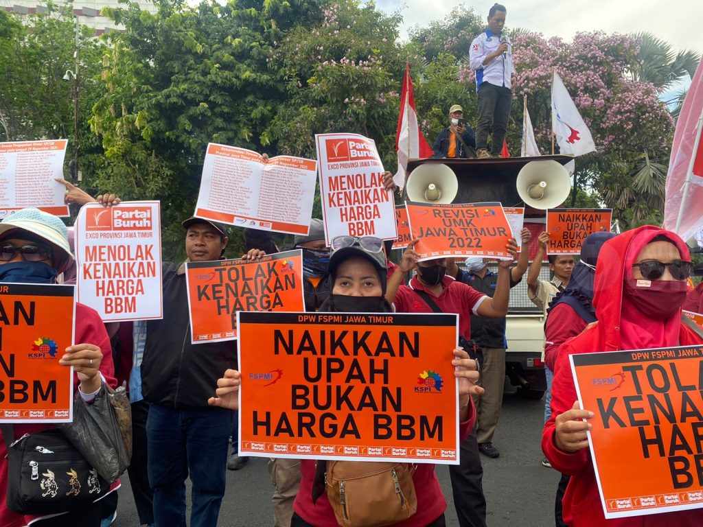 Demo Buruh Tolak Kenaikan BBM di Grahadi, Polisi Kerahkan 667 Personel