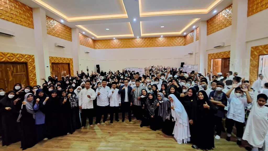 Baca Alquran 1 Juz untuk Tiap Guru dan Siswa SMP Al Falah Deltasari Sidoarjo