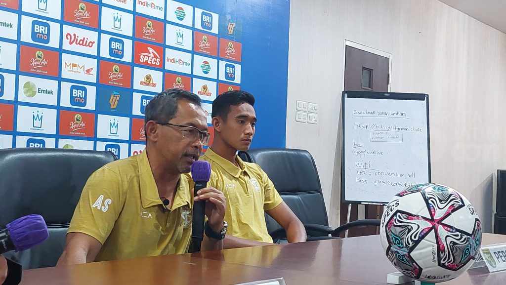 Derbi Suramadu Persebaya vs Madura United, Aji Santoso Harapkan Suntikan Energi Baru dari Dukungan Bonek