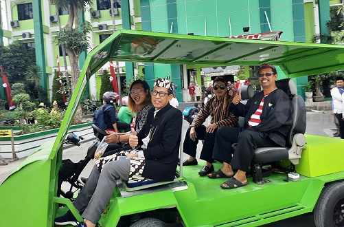 Unisla Lamongan Luncurkan Mobil Listrik Tenaga Surya dan TV Digital