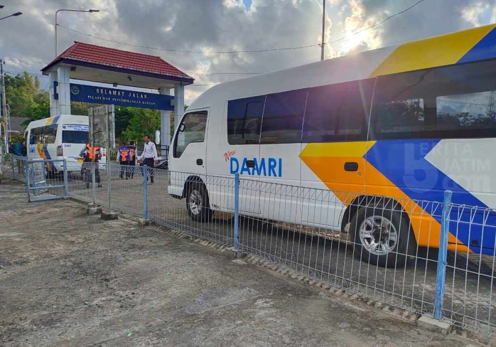 Bus Damri di Pulau Bawean Tak Beroperasi
