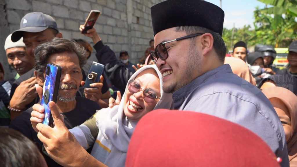 Usai Sambut Kapolri, Bupati Kediri Dikerumuni Warga