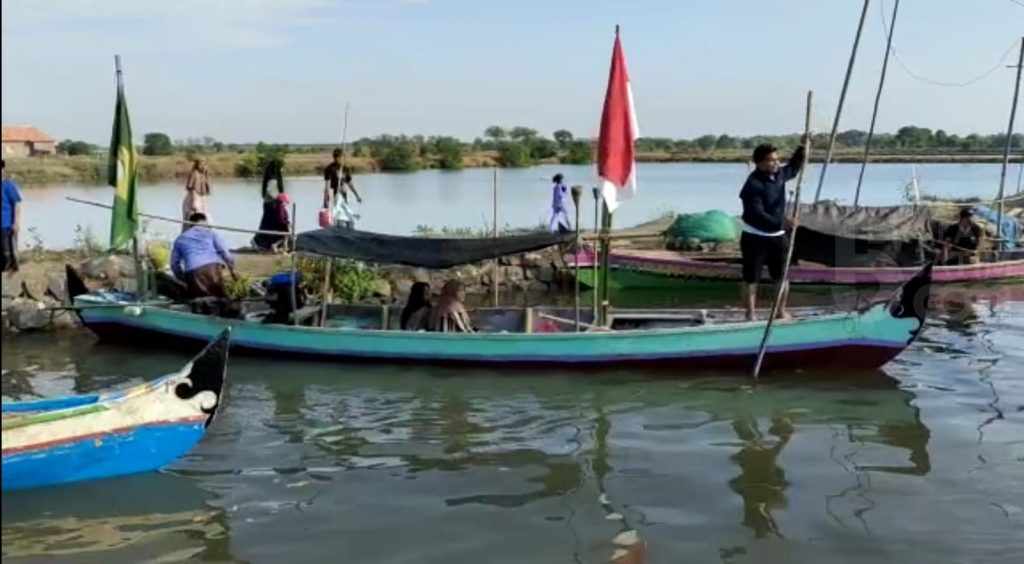 Larungkan Kepala Sapi, Warga Keraton Pasuruan Gelar Tradisi Petik Laut