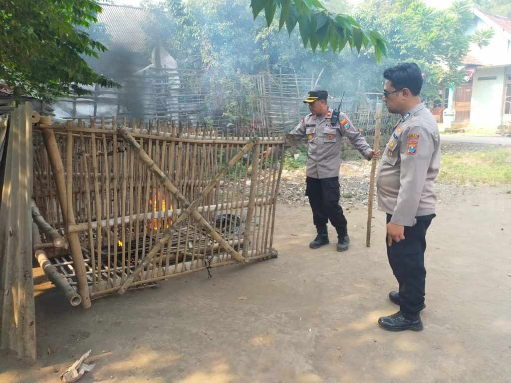 Kosong, Arena Judi Sabung Ayam di Mojokerto Dibongkar dan Dibakar Petugas