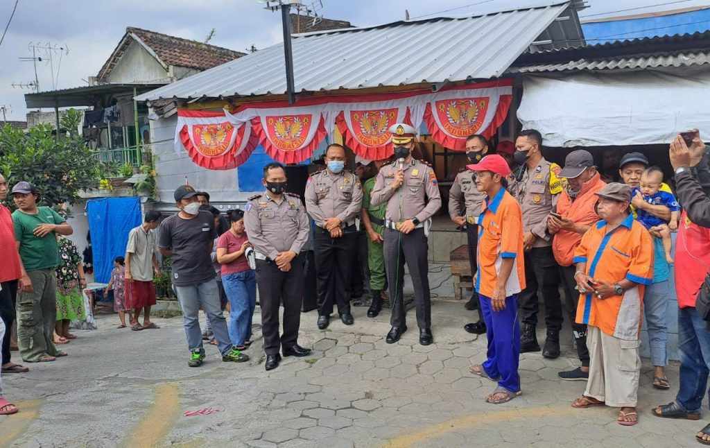 Tekan Angka Kecelakaan, Satlantas Polresta Malang Kota Pasang Rotator di Rel KA