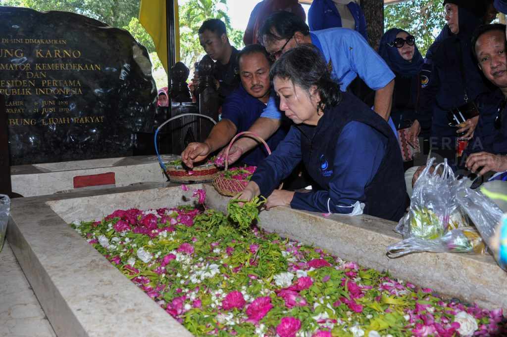 Pengurus dan Kader NasDem Jatim Ziarah Makam Bung Karno