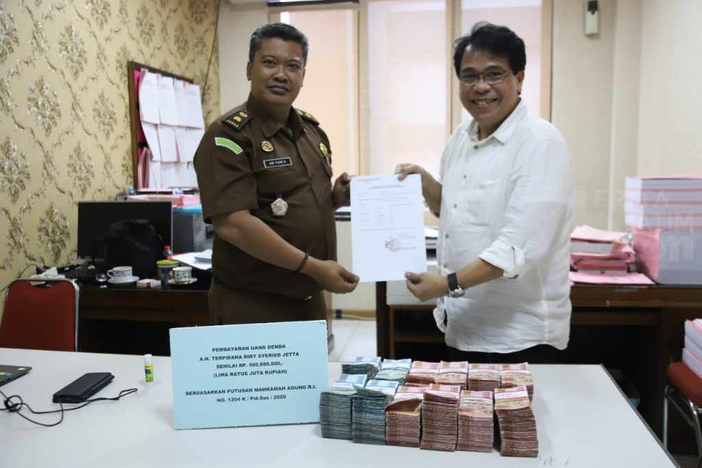 Terpidana Korupsi PT DOK Perkapalan Surabaya Serahkan Uang Denda Rp500 Juta