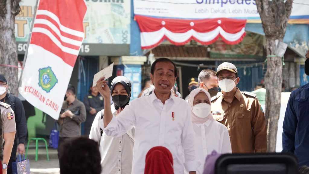 Jokowi Bikin Kaget Pedagang Pasar Larangan, Kaget yang Membawa Rezeki
