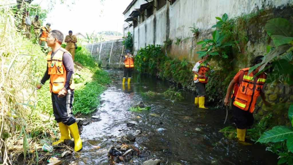 Pemkot Malang Terus Gencarkan Pengerukan Sedimen Saluran
