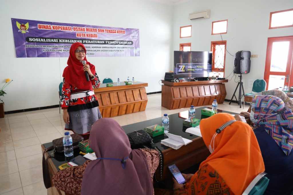 Tingkatkan Pemahaman Pengelolaan Koperasi, Dinkop UMTK Kota Kediri Selenggarakan Sosialisasi Kebijakan Perkoperasian