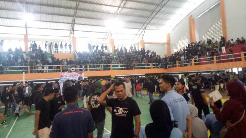 Semifinal Bola Voli Pelajar di Jombang Berujung Ricuh, Penonton Rusak Matras