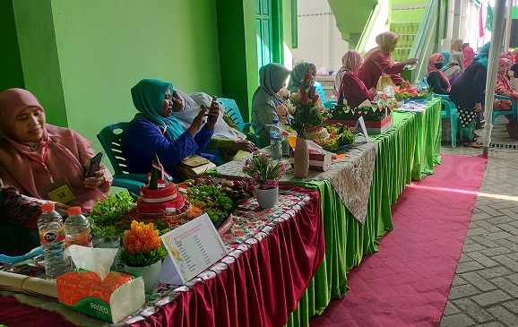 Muslimat Paciran Lamongan Gelar Kenduri Agung dan Lomba Tumpeng Kemerdekaan