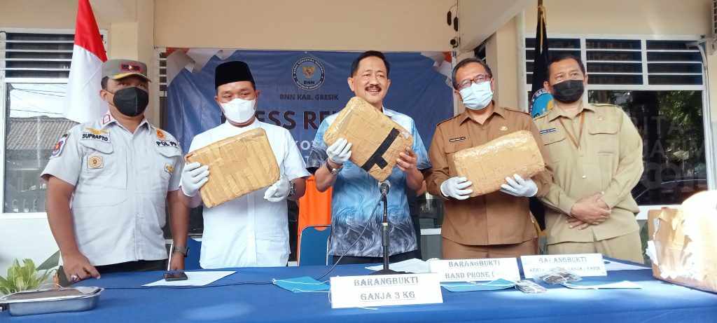 BNN Gresik Bongkar Pengiriman Ganja Seberat 3 Kilogram