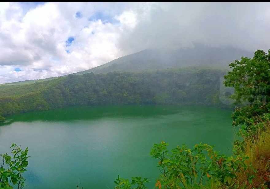 Viral Bocah Diterkam Buaya, Ternyata Begini Legenda Danau Tolire