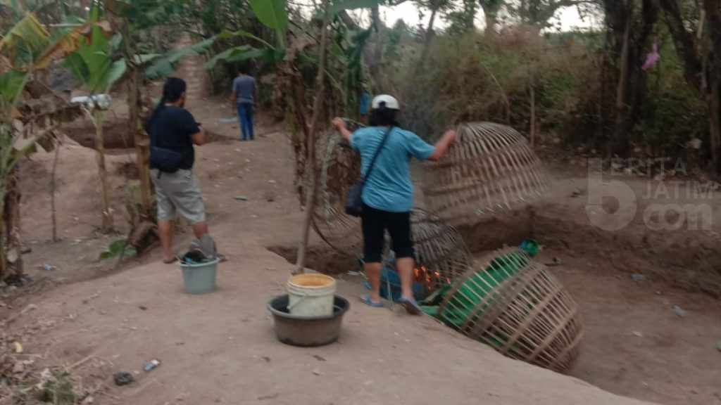 Digerebek Polisi, Arena Sabung Ayam di Jetis Mojokerto Kabur Tinggalkan Barang Bukti