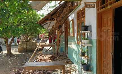Makin Parah, Teras SDN 2 Karangpatihan Pulung Ponorogo Roboh