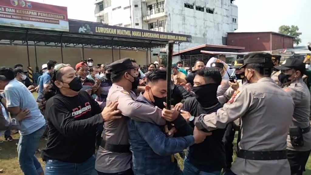Pengamanan Pilkades Serentak, Polresta Mojokerto Simulasi Kericuan