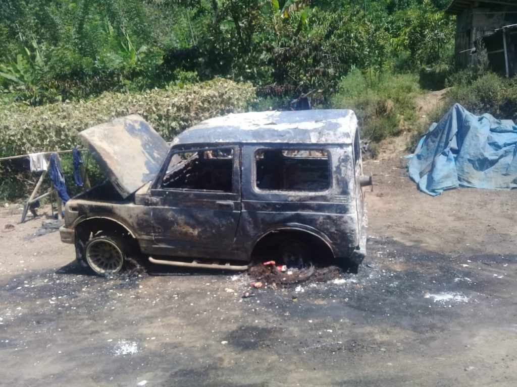 Ditinggal ke Acara Pertunangan, Mobil dan Sepeda Motor Warga Mulyorejo Jember Dibakar