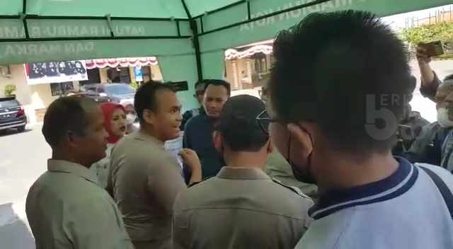 Bersitegang dengan Awak Media, Kasat Lantas Madiun Kota: Istri Saya Dipegang-pegang