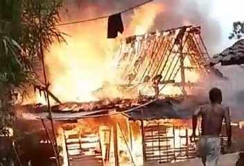 Ditinggal Cari Pakan Ternak, Rumah Warga Bringin Ngawi Terbakar