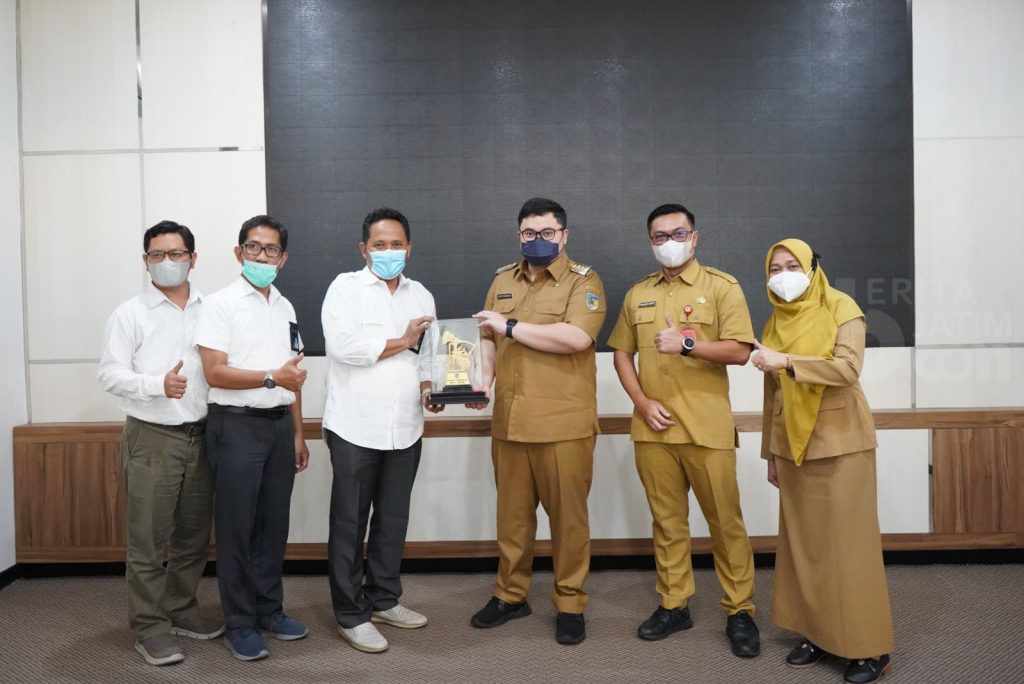 Puluhan Tahun dalam Kegelapan, Bupati Kediri Siap Aliri Listrik Onggoboyo